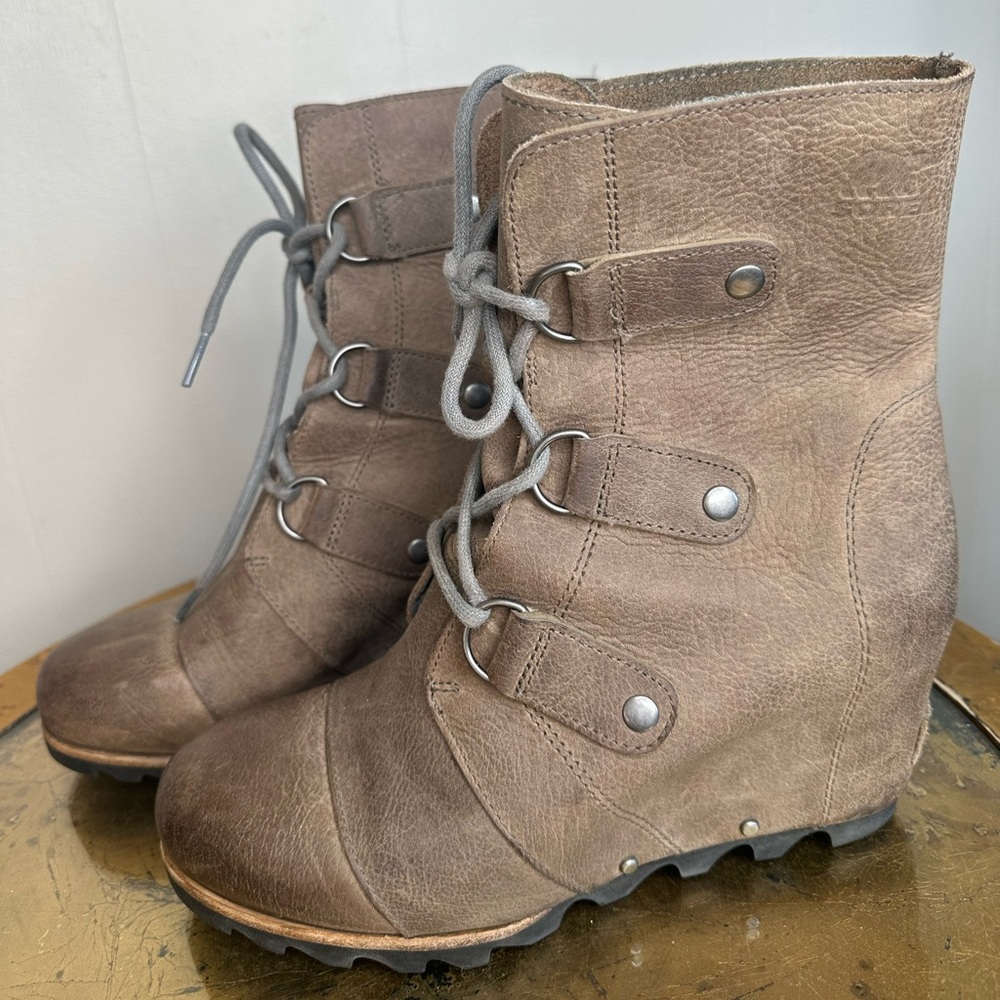 Women's Brown Sorel Boots Size 8.5